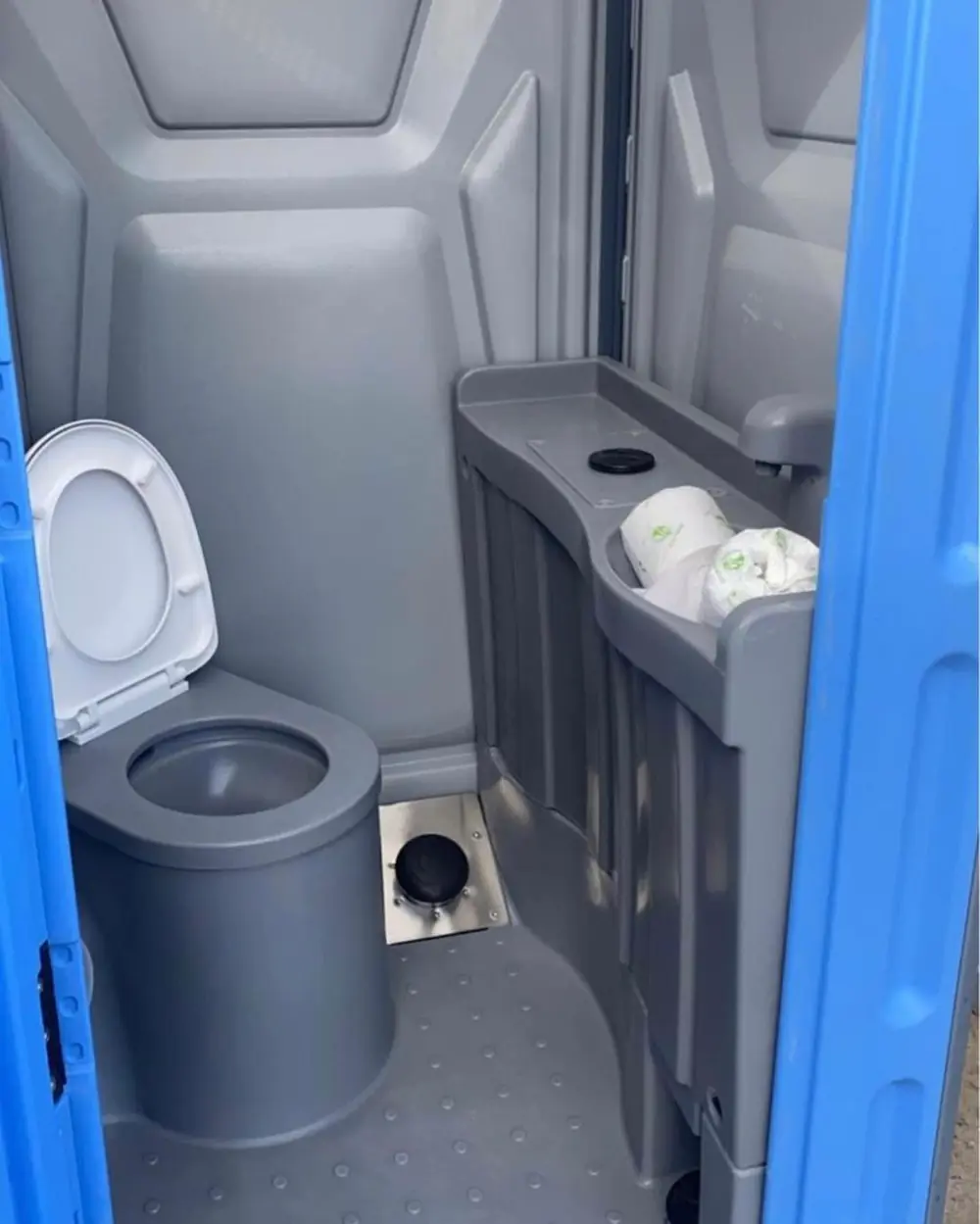 Deluxe flushing unit + sink rental from Kyle Rental Works